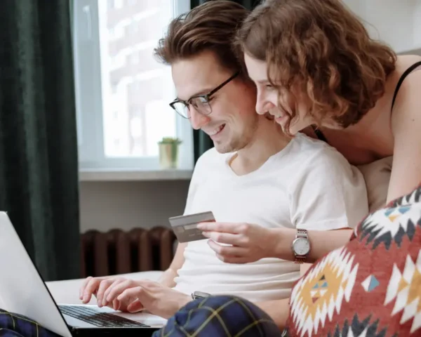 Do I Have to File Taxes with a DTV Visa?